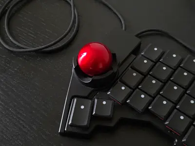 ZSA Voyager with Navigator Trackball module (Choc V1 Pro Red)
