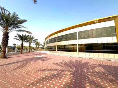 Ideal for showroom | 204 KW | Extensive parking
