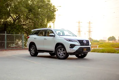 2025 Toyota FORTUNER 照片 2