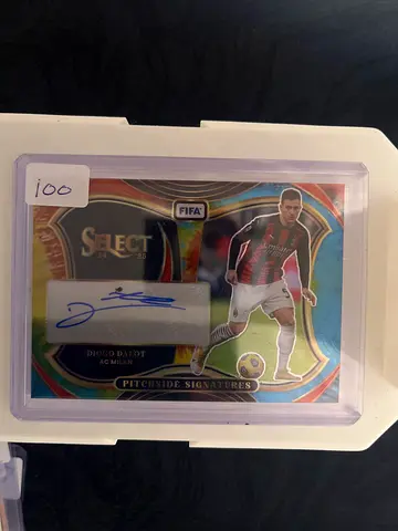 Signed Diego Dalot Select Soccer Trading Card (Auto) - /25