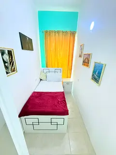 Ladies partition for rent oud metha rent 1900