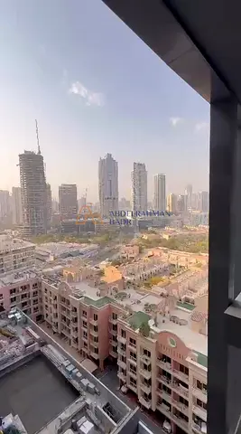 غرفة نوم واحدة في الطابق العلوي | إطلالة على وسط المدينة والمسبح | شرفة | JVC AB Cavalier