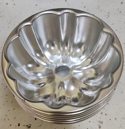 Set of 6 Metal Bundt / Fluted Cake Molds - Good Condition