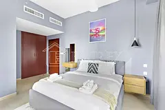 Bright & Spacious 1BR | Near To Walk | Mid Floor