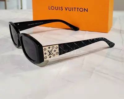LV Louis Vuitton Black Designer Sunglasses with LV Logo