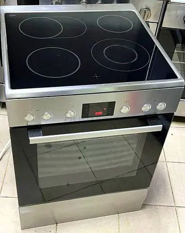 Stainless Steel Electric cooker 60cm in excellent condition perfect working