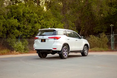 2025 Toyota FORTUNER 照片 4