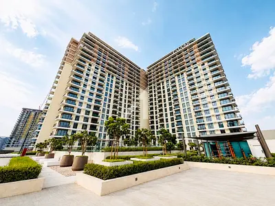 High Floor | Vacant | Walking Distance to Mall