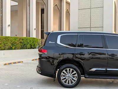 2019 Toyota LAND CRUISER photo 9