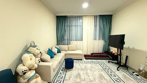 غرفه وصاله بأبراج الراشديه مؤجره سنوي ب27 الف سنوي جاهزه للاستثمار