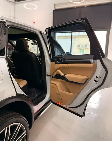2016 Porsche CAYENNE thumbnail 12