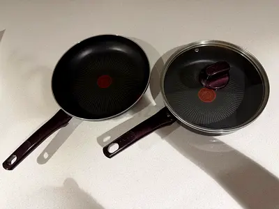 Set of 3 Non-stick Cooking Pans (Small, Medium & large) - Excellent