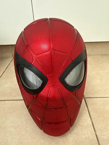 Spider man mask blinking eyes white and has combat mode Best detailed masks out there and negotiable