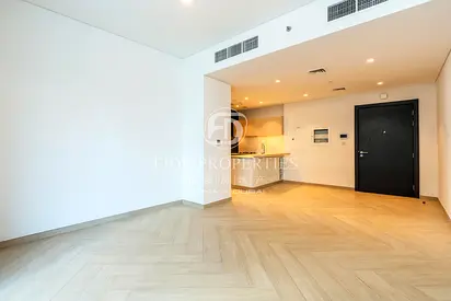 Exclusive | Ready Move In | Open-concept Design
