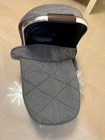 Grey Infant bassinet / Carrycot (Good Condition)