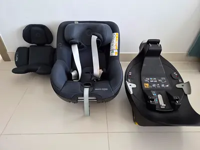 Maxi-Cosi Pearl 360 Car Seat + FamilyFix Base