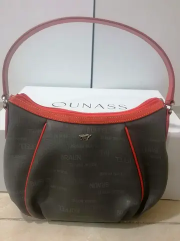 Braun Buffel shoulder شنطه جديدة لم تستعمل ماركه براند شكلها في الحقيقه شيك جدا