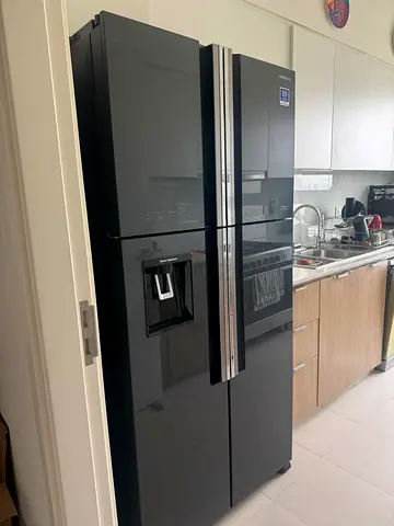 Hitachi 4door Refrigerator freezer with Water Dispenser — Black Glass Finish, Good Condition