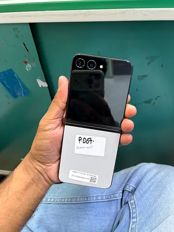 Samsung Z Flip 5 5G 📱 * RAM/Storage: 8GB / 512GB