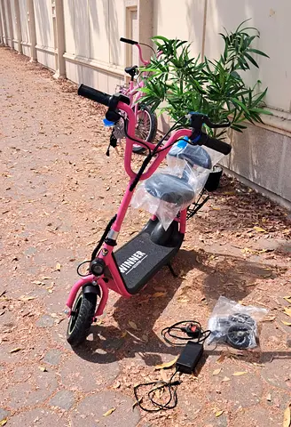 سكوتر كهربائي خفيف الوزن للأطفال مع مقعد وسلةLightweight Kids Electric Scooter with Seat and Basket