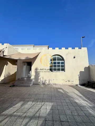 Traditional house for sale in Al Azra, Sharjah Land area: 8,000 sq ft