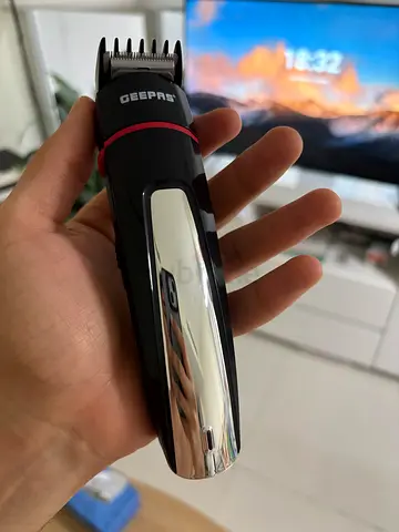LATEST MODEL Geepas Shaver & Hair Trimmer GTR8128 7-in-1 Grooming Kit
