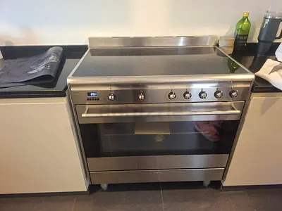 Smeg Electric Cooker 90cm Same Like New Condition price 3050
