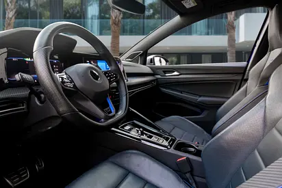 صورة 9 لـ 2023 Volkswagen GOLF R