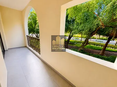 شقة برايت 2BHK | مبنى الحدائق 70 | شرفة وإطلالة على الحديقة