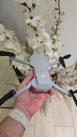 DJI Mini 2 SE Compact Drone in Grey