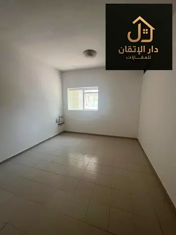 فرصة ذهبية للإيجار غرفه وصاله منطقه القليعه تامين مؤجل شهر بجوار مستشفى السعودي موقع حيوي وقريب من جميع الخدمات
