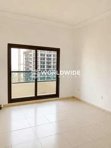 Spacious One-Bedroom Apartment with Study in Paradise Lake Towers B 6