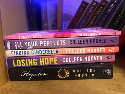 Colleen Hoover paperback bundle - 5 romance novels (Good condition)