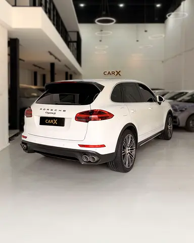 2016 Porsche CAYENNE photo 5
