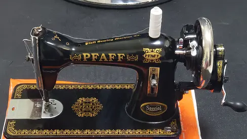 Sewing Machine (PFAFF)