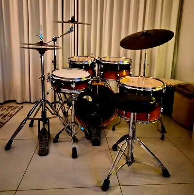 Craft junior drums special sizes bass drum 18 . snare 12 . 10 12 toms . 13 floor tom.
