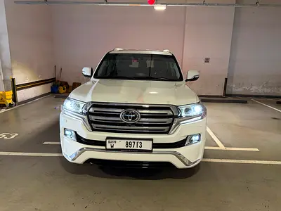 Toyota Land Cruiser vxr 5.7 v8 2017