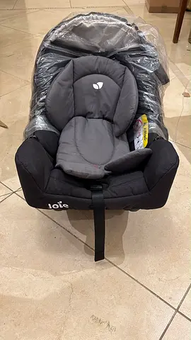 Joie infant car seat (rear-facing) - clean, lightly used