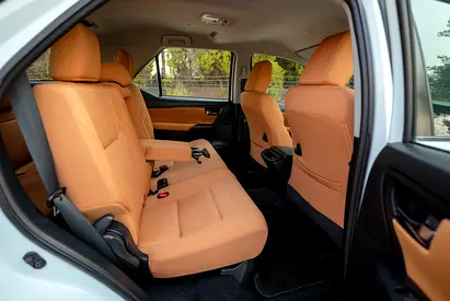 2025 Toyota FORTUNER 照片 13