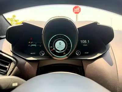 2022 Aston Martin VANTAGE — миниатюра 11