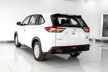 صورة 6 لـ 2025 Toyota INNOVA