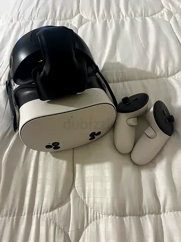 Meta (Oculus) Quest 3s VR Headset with Controllers - Good Condition