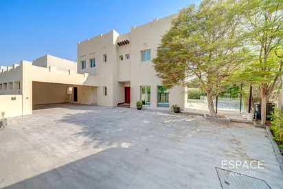 Fully Renovated | Elevator | Lake View