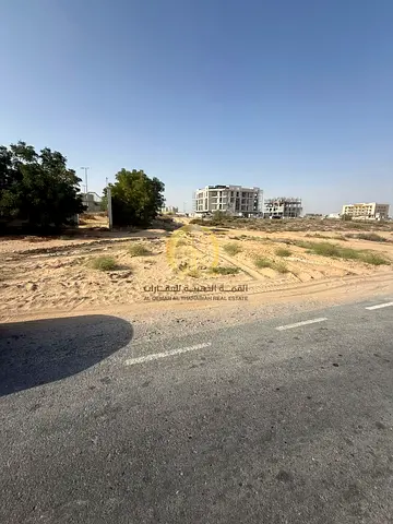 زاوية على 3 شوارع | تصريح أرضي + 4 طوابق | 14,179 قدم مربع