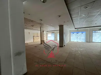 اربع محلات تجارية مفتوحين ع بعض مساحات واسعه جدا مع باركنات مجانيه موقع مميز قريب من كل الخدمات وسهولة دخول وخروج الشاحنات