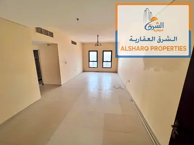 شقة بمساحة كبيرة، غرف ماستر، 3 حمامات، بلكونة وخزائن بالحائط، في موقع مميز وبسعر مناسب مع نظام دفع مرن.