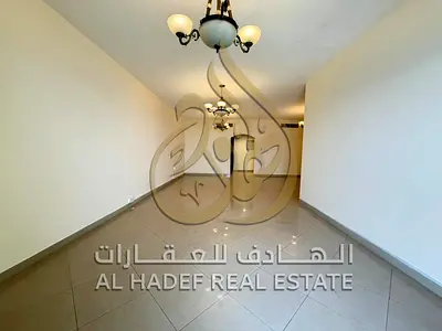 شقة عائلية واسعة جداً 3 غرف وصالة مع غرفة خادمة ماستر وبلكونة وإطلالة كاملة على مسرح المجاز مباشرة | صف أول على كورنيش المجاز 3 | تاور عائلات ومرافق