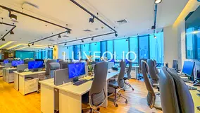 8 Parking Spaces | High floor | Furnished