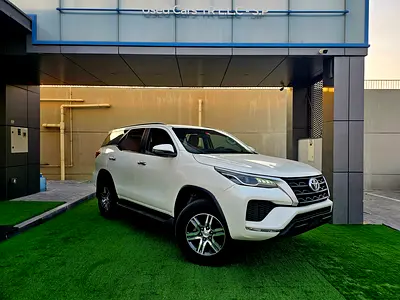 FORTUNER EXR / V4 2.7L / LEATHER SEATS / DVD CAMERA / LOW MILEAGE
