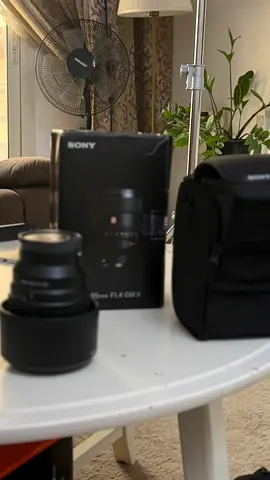 Sony 85mm f/1.8 G-Master ii Lens with Case and Box - Good Condition purchase in February end